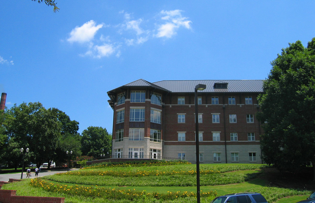 Faulty air conditioner forces students to evacuate dorm